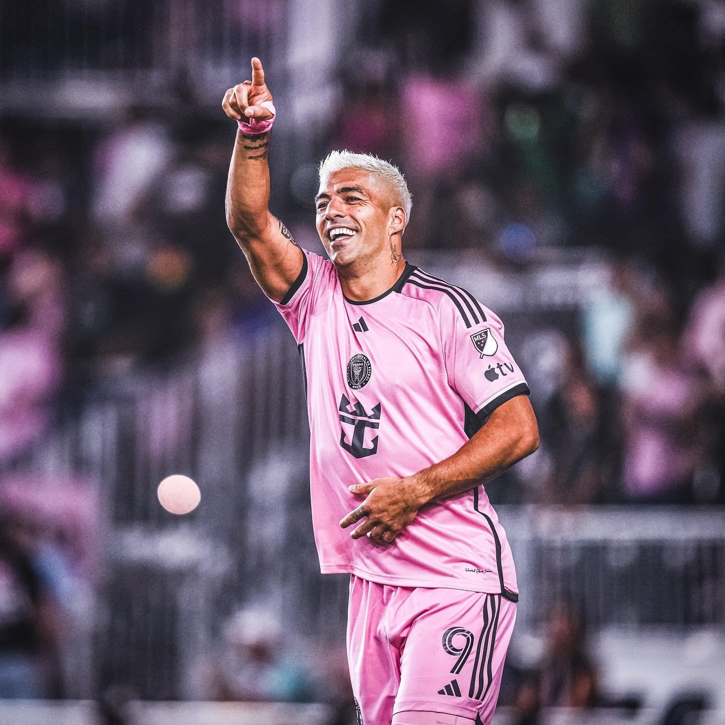 阿森纳爆冷罗马，苏亚雷斯统治全场