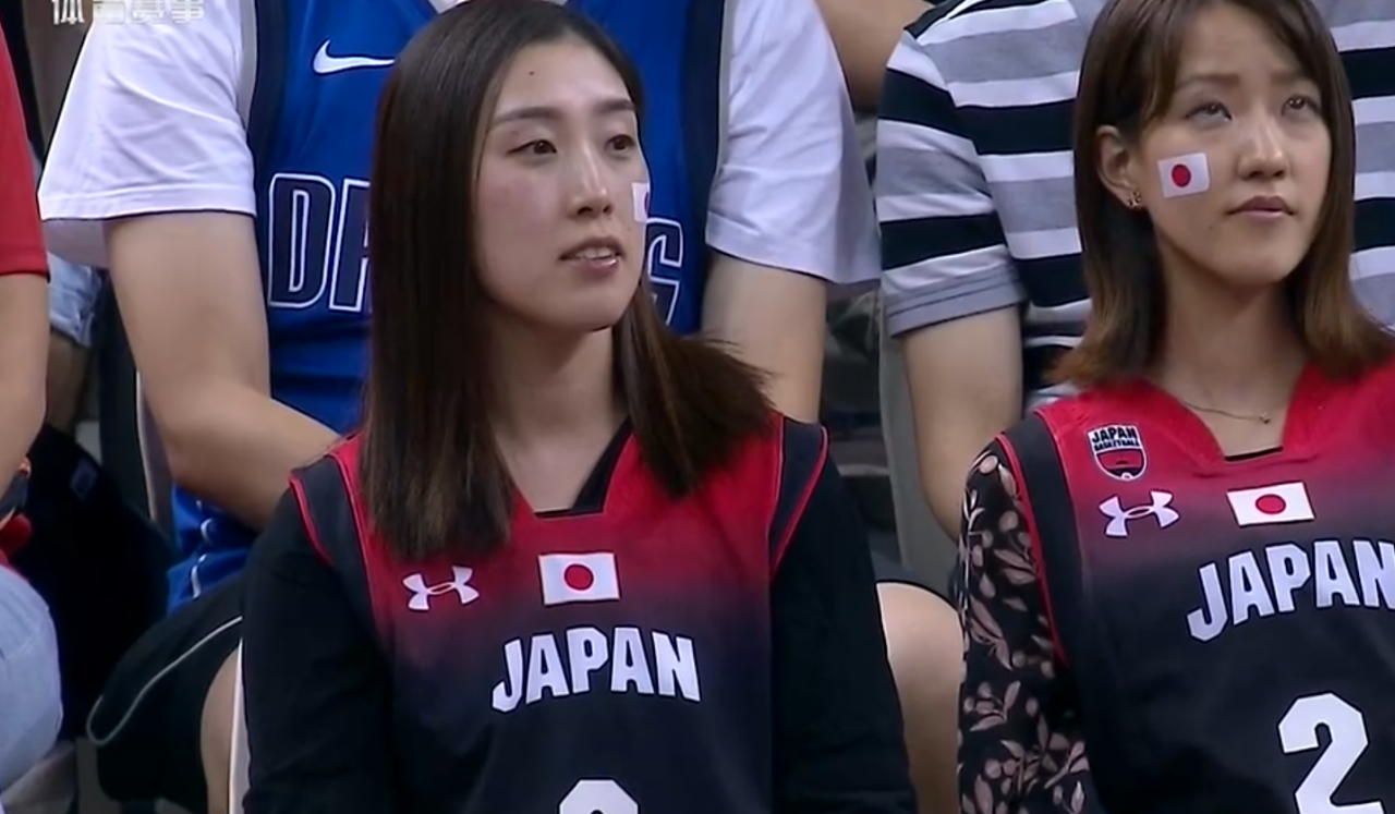 日本男篮绝地反击尼克斯，巴恩斯一己之力扛起全队