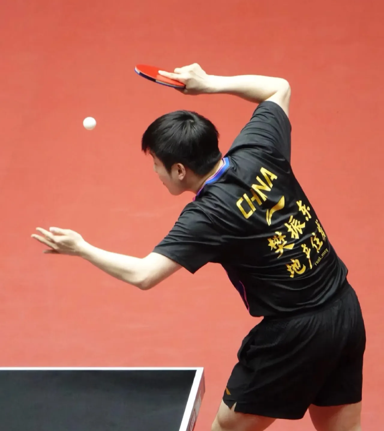日本乒乓球队逆转英国乒乓球队，樊振东爆发神勇