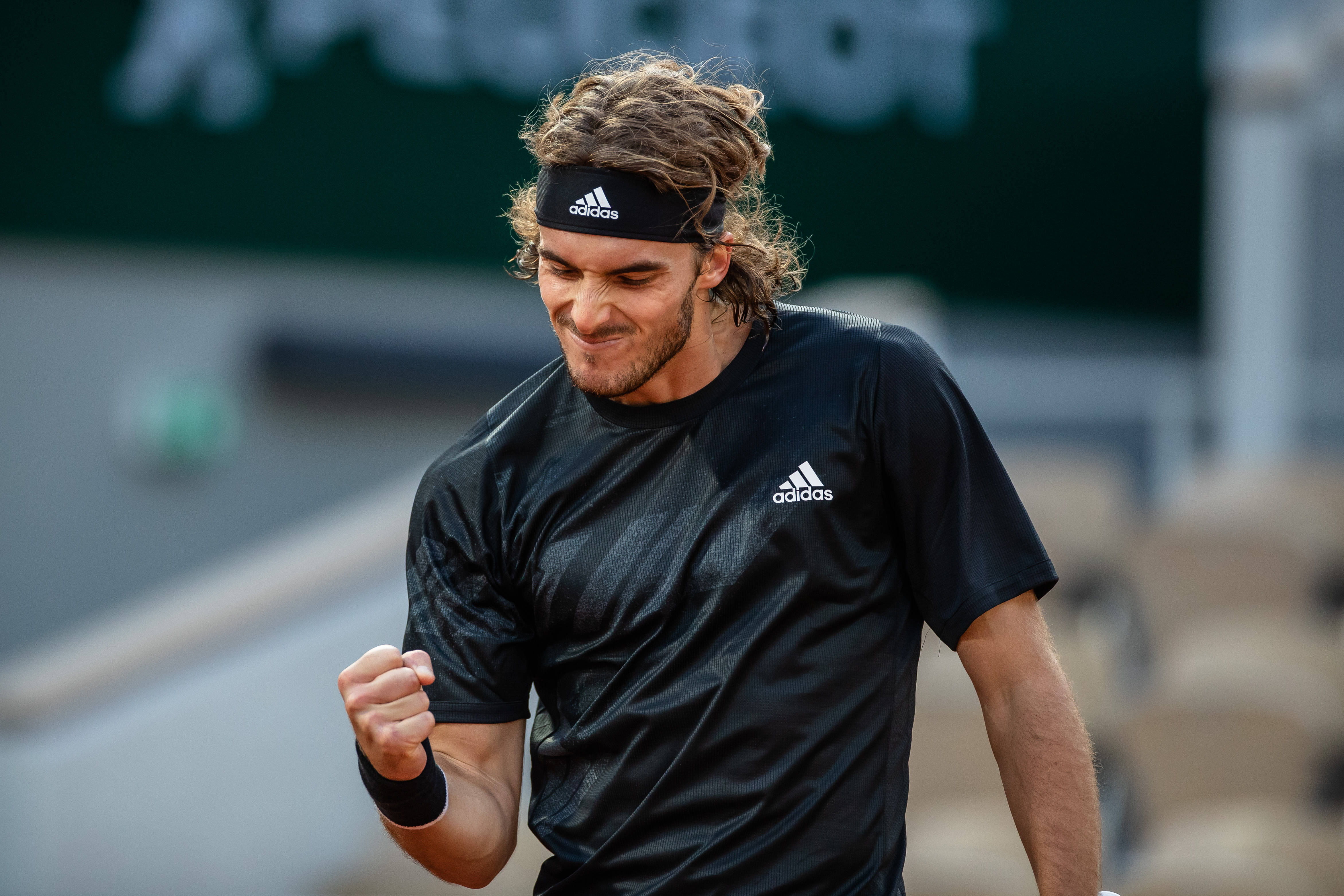 爱游戏-德国网球队鏖战美国网球队，西西帕斯三分雨点燃全场的简单介绍