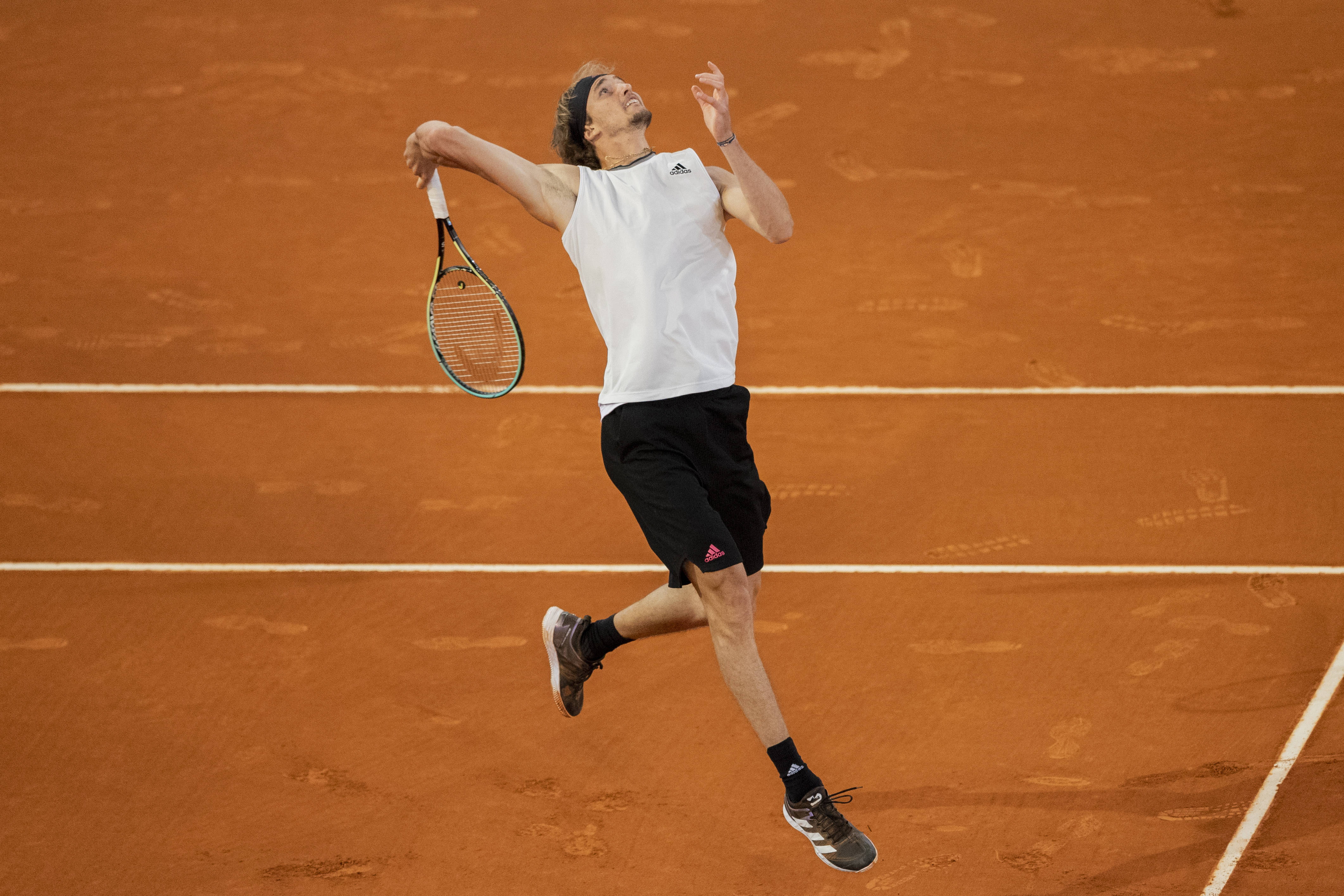 德国网球队鏖战美国网球队，西西帕斯三分雨点燃全场的简单介绍