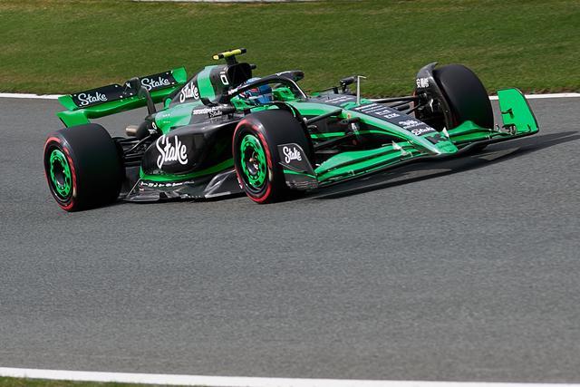 索伯车队绝杀哈斯车队，汉密尔顿点燃赛场