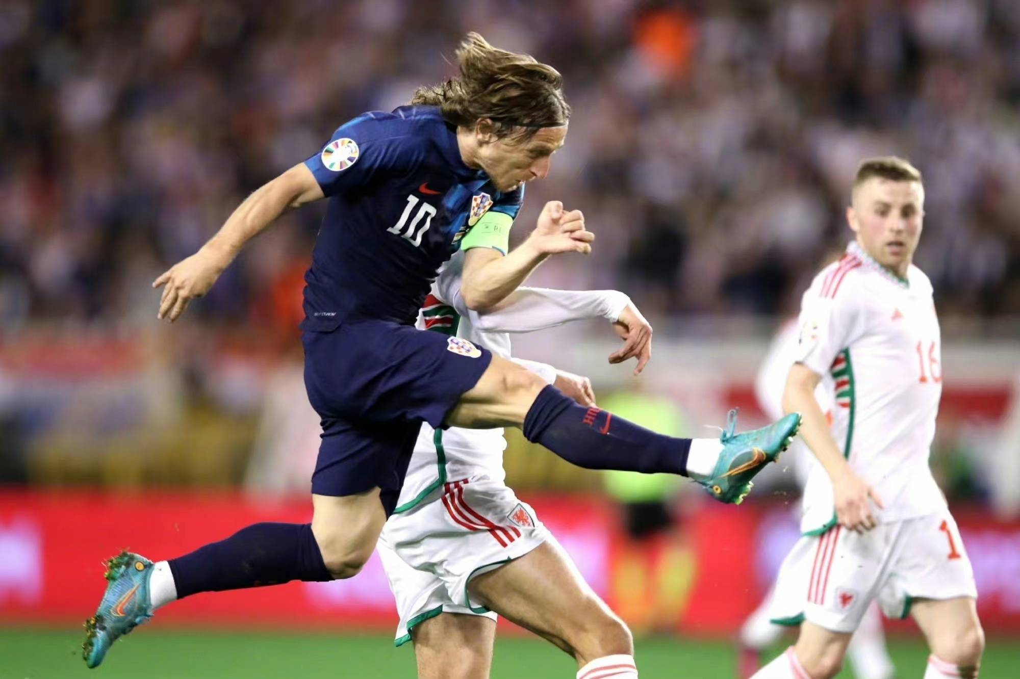 中国横扫克罗地亚，孔德状态火热